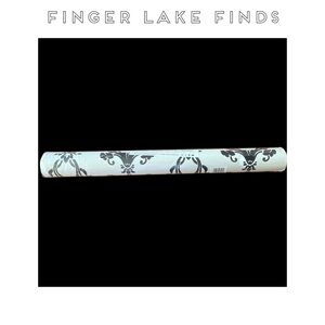 Elegant Black and White Damask Wallpaper